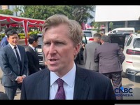 Pejabat bidang pertahanan Amerika Serikat Elbridge A. Colby usai melakukan pertemuan dengan Presiden Prabowo Subianto di Istana Negara, Rabu (12/8/2026). (CNBC Indonesia/Emir Yanwardhana)