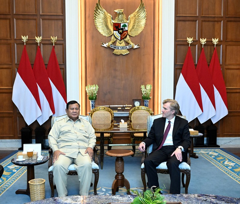 Presiden Prabowo Subianto menerima Wakil Menteri Perang Amerika Serikat untuk Urusan Kebijakan, Elbridge Colby beserta delegasi di Istana Merdeka, Jakarta, pada Rabu, (12/8/2026). (Dok. BPMI Sekretariat Presiden/Kris)