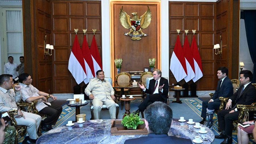 Presiden Prabowo Subianto menerima Wakil Menteri Perang Amerika Serikat untuk Urusan Kebijakan, Elbridge Colby beserta delegasi di Istana Merdeka, Jakarta, pada Rabu, (12/8/2026). (Dok. BPMI Sekretariat Presiden/Kris)