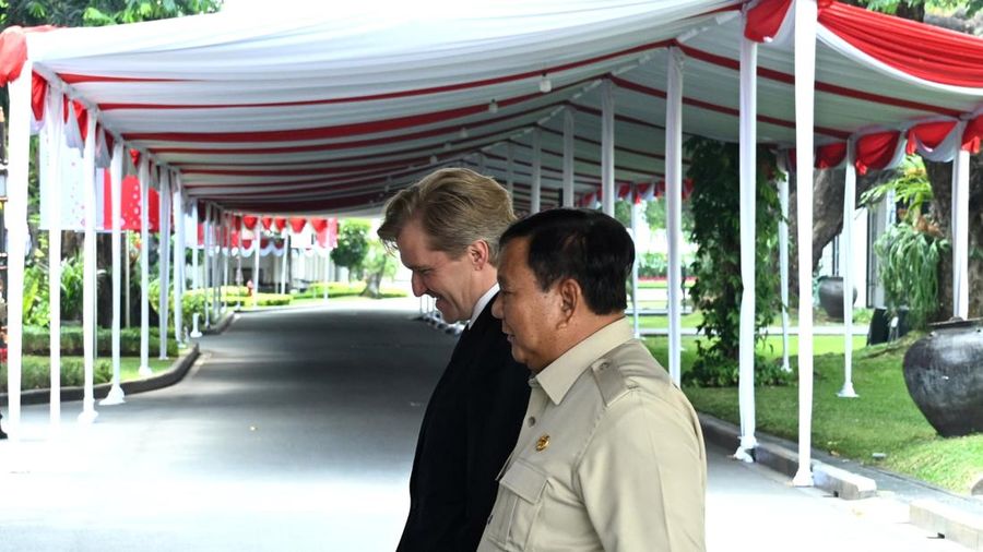 Presiden Prabowo Subianto menerima Wakil Menteri Perang Amerika Serikat untuk Urusan Kebijakan, Elbridge Colby beserta delegasi di Istana Merdeka, Jakarta, pada Rabu, (12/8/2026).
