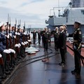 Presiden Rusia Vladimir Putin disambut di atas kapal penjelajah rudal "Varyag" saat ia meninjau latihan militer Armada Pasifik di wilayah Sakhalin, Rusia Timur Jauh, pada 12 Agustus 2026. (Sputnik/Gavriil Grigorov/Pool via REUTERS)