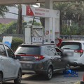 Sejumlah kendaraan roda empat mengisi bensin subsidi di Kawasan SPBU, Bojongsari, Depok, Jawa Barat, Rabu, (12/8/2026). (CNBC Indonesia/Muhammad Sabki)