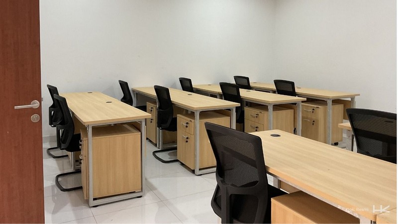 Menteri Pekerjaan Umum (PU) Dody Hanggodo meninjau langsung fasilitas Sekolah Rakyat (SR) DKI Jakarta yang telah diselesaikan pembangunannya oleh PT Hutama Karya (Persero) (Hutama Karya), Selasa (11/8). (Dok. Hutama Karya)