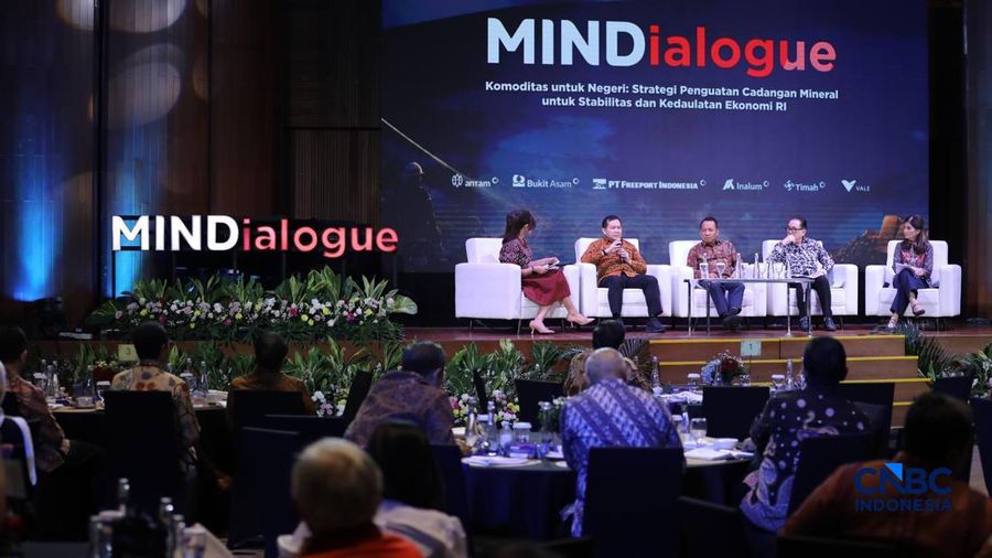 Suasana acara Mindialogue dengan tema “Komoditas untuk Negeri: Strategi Penguatan Cadangan Mineral untuk Stabilitas dan Kedaulatan Ekonomi RI” di Jakarta, Rabu (12/8/2026). Suasana acara Mindialogue dengan tema Komoditas untuk Negeri: Strategi Penguatan Cadangan Mineral untuk Stabilitas dan Kedaulatan Ekonomi RI di Jakarta, Rabu (12/8/2026). (CNBC Indonesia/Tri Susilo)