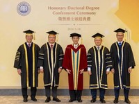 Andy Lau menerima gelar doktor kehormatan dari Hong Kong Baptist University pada 10 Agustus 2026. (Instagram/andylauox)