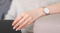 Bingung Padu Padan Jam Tangan Rose Gold? Ini Triknya Biar Tetap Kelihatan Elegan