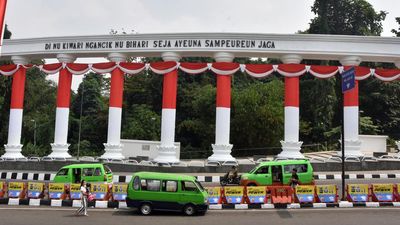 Ikon Kota Bogor Bersolek Merah Putih Sambut HUT ke-81 RI