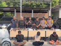 BNN menyita ganja dalam penggerebekan di Kampung Bahari, Jakarta Utara, termasuk senpi hingga mobil mewah, Kamis (13/8/2026). (Dok. Istimewa via Detikcom)