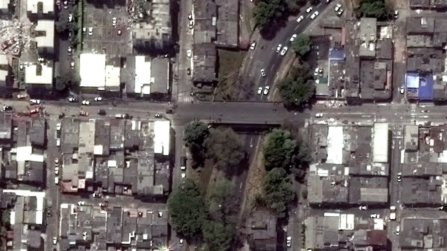 Citra satelit nan memperlihatkan kondisi sebelum dan sesudah kejadian mengungkap besarnya kerusakan di Pereira, Kolombia, setelah gempa bumi berkekuatan magnitudo 7,4 mengguncang wilayah tersebut.