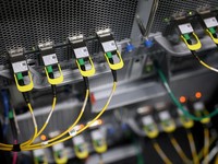 Ilustrasi data center. (REUTERS/Toby Melville/File Photo)