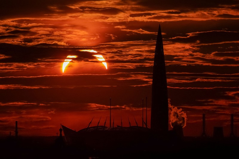 Bulan menutupi matahari sepenuhnya saat gerhana matahari total, sebagaimana terlihat dari Observatorium Astrofisika Javalambre di Arcos de las Salinas, dekat Teruel, Spanyol, pada 12 Agustus 2026. (REUTERS/Christian Hartmann)