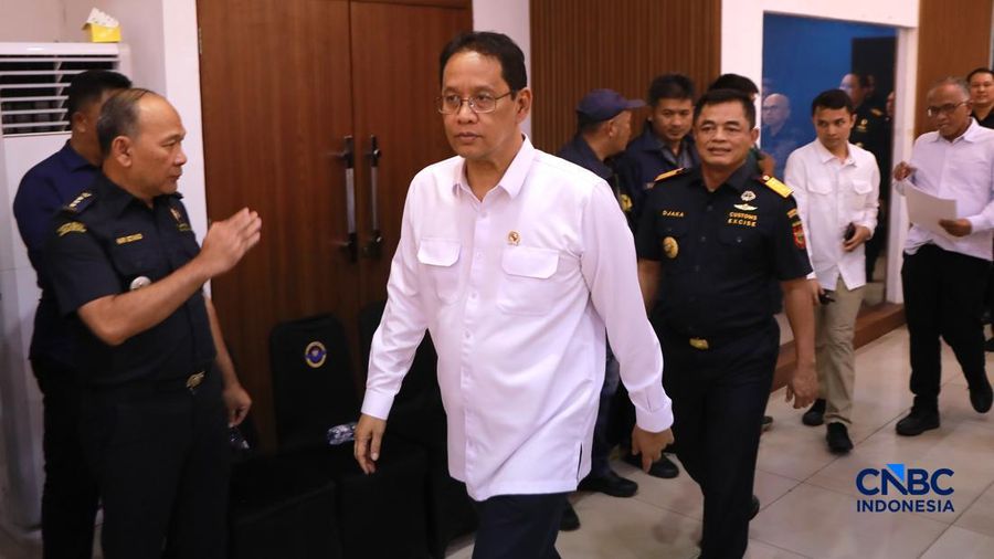 Menteri Keuangan, Purbaya Yudhi Sadewa saat Konferensi Pers Penindakan Penyelundupan Ekspor Emas KPU Bea dan Cukai Tipe C Soekarno-Hatta, di Aula Gedung B KPU Bea dan Cukai Soekarno Hatta, Tangerang, Banten, Kamis (13/8/2026). (CNBC Indonesia/Muhamma
