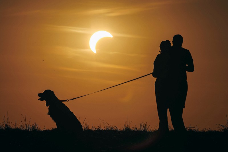 Bulan menutupi matahari sepenuhnya saat gerhana matahari total, sebagaimana terlihat dari Observatorium Astrofisika Javalambre di Arcos de las Salinas, dekat Teruel, Spanyol, pada 12 Agustus 2026. (REUTERS/Christian Hartmann)