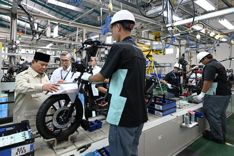 Presiden Prabowo Subianto saat acara pluncuran Motor Listrik Nasional (Molinas) pada Kamis (13/8/2026). (Dok. Sekretariat Presiden)