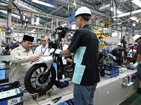 Presiden Prabowo Subianto saat acara pluncuran Motor Listrik Nasional (Molinas) pada Kamis (13/8/2026). (Dok. Sekretariat Presiden)