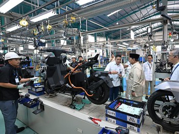 Presiden Prabowo Subianto saat acara pluncuran Motor Listrik Nasional (Molinas) pada Kamis (13/8/2026). (Dok. Sekretariat Presiden)