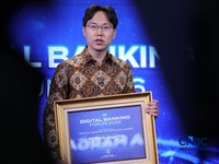 PT Bank Jago Tbk, (Bank Jago) menerima penghargaan "Digital Banking Experience Award" dalam Digital Banking Forum 2026 di Jakarta, Kamis (13/8/2026). (CNBC Indonesia/Tri Susilo)