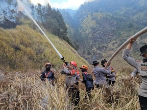 Titik Api Muncul di JLKT Bromo, Petugas Cegah Merembet ke Seruni