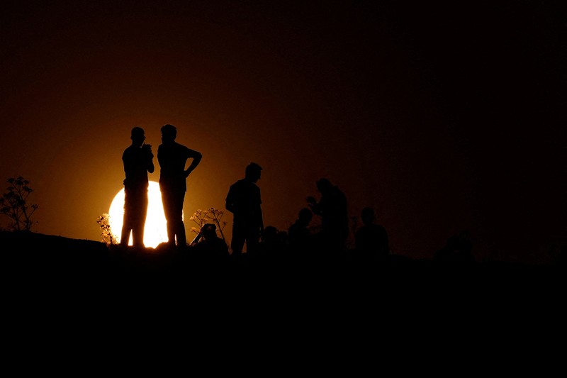 Bulan menutupi matahari sepenuhnya saat gerhana matahari total, sebagaimana terlihat dari Observatorium Astrofisika Javalambre di Arcos de las Salinas, dekat Teruel, Spanyol, pada 12 Agustus 2026. (REUTERS/Christian Hartmann)
