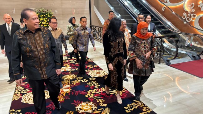 Khofifah dan Risma Hadiri Grand Opening The Trans Luxury Hotel Surabaya