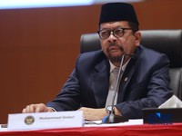 Kepala Badan Komunikasi Pemerintah Republik Indonesia, Muhammad Qodari memberi pemaparan saat  Konferensi pers terkait RAPBN & Nota Keuangan Tahun Anggaran 2027 di Aula Cakti Buddhi Bakti, kantor pusat Direktorat Jenderal Pajak Kementerian Keuangan,