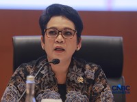 Kepala Lembaga Kebijakan Pengadaan Barang/Jasa Pemerintah (LKPP), Sarah Sadiqa memberi pemaparan saat  Konferensi pers terkait RAPBN & Nota Keuangan Tahun Anggaran 2027 di Aula Cakti Buddhi Bakti, kantor pusat Direktorat Jenderal Pajak Kementerian Ke