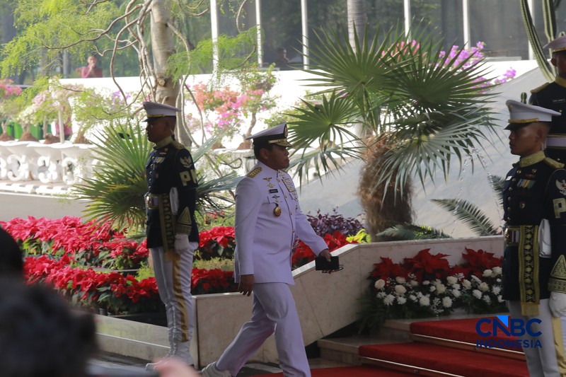 Presiden RI Prabowo Subianto saat tiba di acara Sidang Tahunan MPR dan Sidang Bersama DPR dan DPD dalam Rangka HUT ke-81 RI di Gedung Nusantara, Kompleks Parlemen Senayan, Jakarta Pusat, Jumat (14/8/2026). (CNBC Indonesia/Muhammad Sabki)