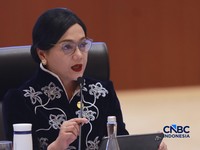 Ketua Dewan Komisioner Otoritas Jasa Keuangan (OJK) Friderica Widyasari Dewi, memberi pemaparan saat  Konferensi pers terkait RAPBN & Nota Keuangan Tahun Anggaran 2027 di Aula Cakti Buddhi Bakti, kantor pusat Direktorat Jenderal Pajak Kementerian Keu