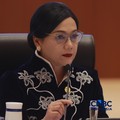 Ketua Dewan Komisioner Otoritas Jasa Keuangan (OJK) Friderica Widyasari Dewi, memberi pemaparan saat  Konferensi pers terkait RAPBN & Nota Keuangan Tahun Anggaran 2027 di Aula Cakti Buddhi Bakti, kantor pusat Direktorat Jenderal Pajak Kementerian Keu