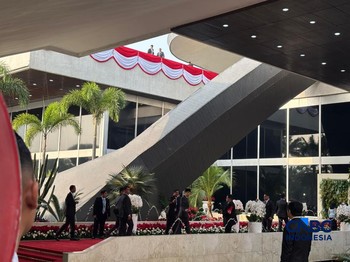 Mantan Presiden Joko Widodo tiba di Sidang Tahunan MPR dan Sidang Bersama DPR dan DPD dalam Rangka HUT ke-81 RI di Gedung Nusantara, Kompleks Parlemen Senayan, Jakarta Pusat, Jumat (14/8/2026). (CNBC Indonesia/Martya Rizky)