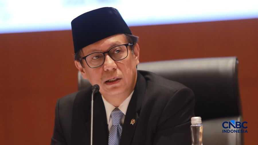 Menteri Kesehatan Budi Gunadi Sadikin memberi pemaparan saat  Konferensi pers terkait RAPBN & Nota Keuangan Tahun Anggaran 2027 di Aula Cakti Buddhi Bakti, kantor pusat Direktorat Jenderal Pajak Kementerian Keuangan, Jakarta Selatan, Jumat (14/8/2026