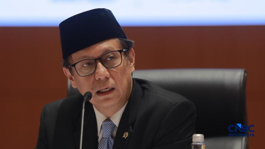 Menteri Kesehatan Budi Gunadi Sadikin memberi pemaparan saat  Konferensi pers terkait RAPBN & Nota Keuangan Tahun Anggaran 2027 di Aula Cakti Buddhi Bakti, kantor pusat Direktorat Jenderal Pajak Kementerian Keuangan, Jakarta Selatan, Jumat (14/8/2026