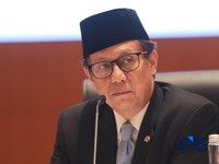 Menteri Kesehatan Budi Gunadi Sadikin memberi pemaparan saat  Konferensi pers terkait RAPBN & Nota Keuangan Tahun Anggaran 2027 di Aula Cakti Buddhi Bakti, kantor pusat Direktorat Jenderal Pajak Kementerian Keuangan, Jakarta Selatan, Jumat (14/8/2026