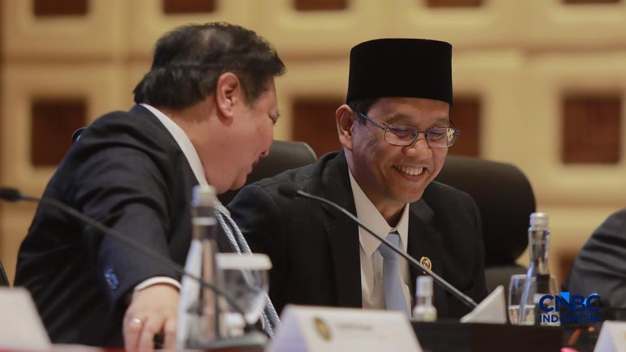 Menteri Keuangan Purbaya Yudhi Sadewa dan Menteri Koordinator Bidang Perekonomian, Airlangga Hartarto saat  Konferensi pers terkait RAPBN & Nota Keuangan Tahun Anggaran 2027 di Aula Cakti Buddhi Bakti, kantor pusat Direktorat Jenderal Pajak Kementeri