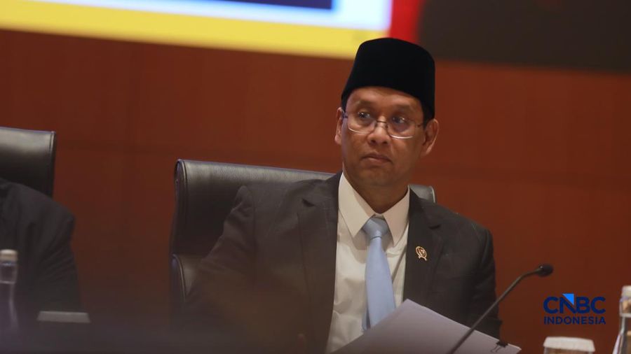 Menteri Keuangan Purbaya Yudhi Sadewa memberi pemaparan saat  Konferensi pers terkait RAPBN & Nota Keuangan Tahun Anggaran 2027 di Aula Cakti Buddhi Bakti, kantor pusat Direktorat Jenderal Pajak Kementerian Keuangan, Jakarta Selatan, Jumat (14/8/2026