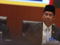 Menteri Keuangan Purbaya Yudhi Sadewa memberi pemaparan saat  Konferensi pers terkait RAPBN & Nota Keuangan Tahun Anggaran 2027 di Aula Cakti Buddhi Bakti, kantor pusat Direktorat Jenderal Pajak Kementerian Keuangan, Jakarta Selatan, Jumat (14/8/2026