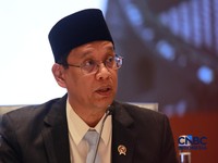 Menteri Keuangan Purbaya Yudhi Sadewa memberi pemaparan saat  Konferensi pers terkait RAPBN & Nota Keuangan Tahun Anggaran 2027 di Aula Cakti Buddhi Bakti, kantor pusat Direktorat Jenderal Pajak Kementerian Keuangan, Jakarta Selatan, Jumat (14/8/2026