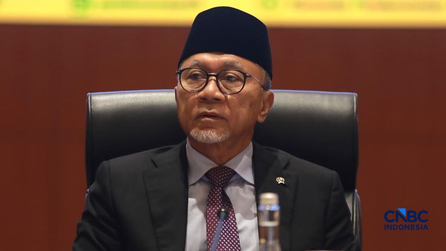 Menteri Koordinator Bidang Pangan, Zulkifli Hasan memberi pemaparan saat  Konferensi pers terkait RAPBN & Nota Keuangan Tahun Anggaran 2027 di Aula Cakti Buddhi Bakti, kantor pusat Direktorat Jenderal Pajak Kementerian Keuangan, Jakarta Selatan, Juma