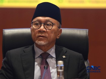 Menteri Koordinator Bidang Pangan, Zulkifli Hasan memberi pemaparan saat  Konferensi pers terkait RAPBN & Nota Keuangan Tahun Anggaran 2027 di Aula Cakti Buddhi Bakti, kantor pusat Direktorat Jenderal Pajak Kementerian Keuangan, Jakarta Selatan, Juma