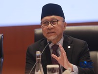 Menteri Koordinator Bidang Pangan, Zulkifli Hasan memberi pemaparan saat  Konferensi pers terkait RAPBN & Nota Keuangan Tahun Anggaran 2027 di Aula Cakti Buddhi Bakti, kantor pusat Direktorat Jenderal Pajak Kementerian Keuangan, Jakarta Selatan, Juma