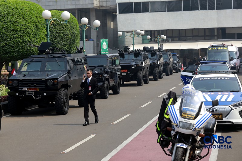 Pengamanan di Kompleks Parlemen, Senayan, Jakarta, diperketat selama pelaksanaan Sidang Tahunan MPR RI dan Sidang Bersama DPR-DPD RI, Jumat, (14/8/2026). (CNCB Indonesia/Muhammad Sabki)