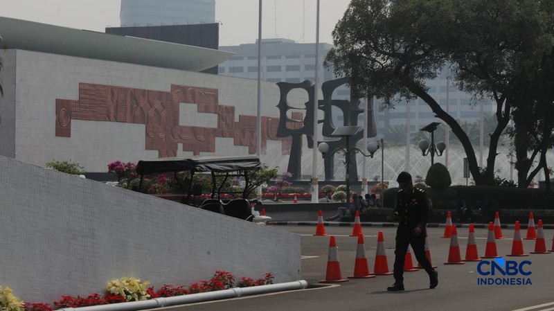 Pengamanan di Kompleks Parlemen, Senayan, Jakarta, diperketat selama pelaksanaan Sidang Tahunan MPR RI dan Sidang Bersama DPR-DPD RI, Jumat, (14/8/2026). (CNCB Indonesia/Muhammad Sabki)