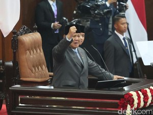 Prabowo Bertekad Lanjutkan MBG, Tekankan Perbaikan dan Efisiensi