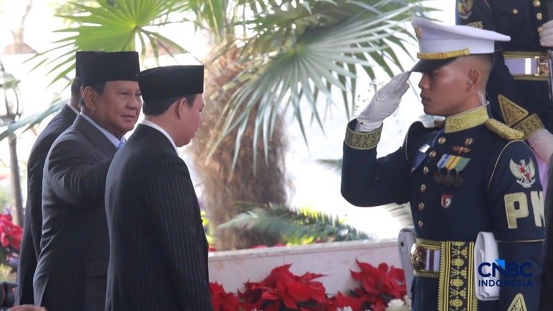 Presiden RI Prabowo Subianto saat tiba di acara Sidang Tahunan MPR dan Sidang Bersama DPR dan DPD dalam Rangka HUT ke-81 RI di Gedung Nusantara, Kompleks Parlemen Senayan, Jakarta Pusat, Jumat (14/8/2026). (CNBC Indonesia/Muhammad Sabki)