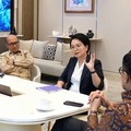 Direktur Enterprise & Business Service Telkom Veranita Yosephine bersama manajemen Danantara.