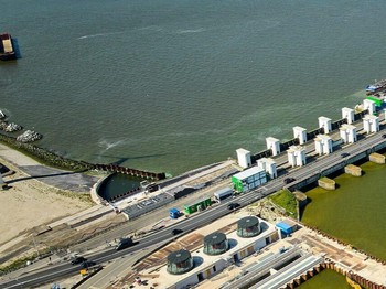 the Afsluitdijk, Giant Sea Wall Belanda