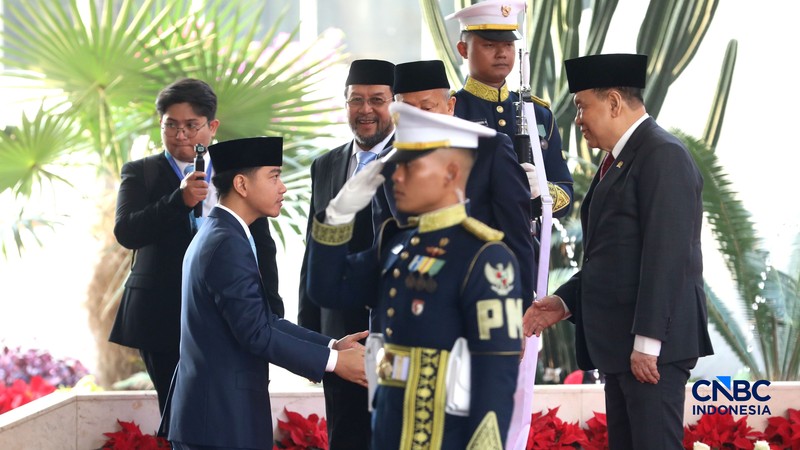 Presiden RI Prabowo Subianto saat tiba di acara Sidang Tahunan MPR dan Sidang Bersama DPR dan DPD dalam Rangka HUT ke-81 RI di Gedung Nusantara, Kompleks Parlemen Senayan, Jakarta Pusat, Jumat (14/8/2026). (CNBC Indonesia/Muhammad Sabki)