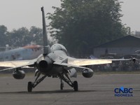 Jet tempur General Dynamics F-16C Fighting Falcon, Jumat (15/8/2026). (CNBC Indonesia/Muhammad Sabki)