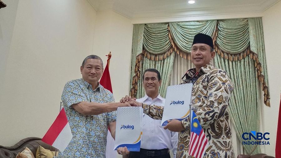 Menteri Pertanian sekaligus Kepala Bapanas Amran Sulaiman menyaksikan penandatanganan kesepakatan kerjasama ekspor beras ke Malaysia di Jakarta, Jumat (14/8/2026) (CNBC Indonesia/ Martyasari Rizky)