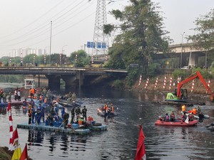 TNI-Polri dan Pemprov DKI Bersihkan Sungai Kalijodo Jelang HUT Ke-81 RI